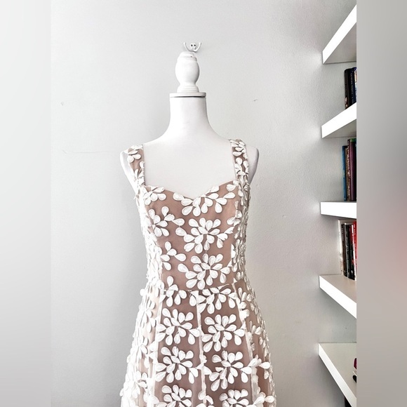 Dress the Population Anabel Semisheer Sweetheart Neck Gown Off White Size M NWT - Picture 3 of 16